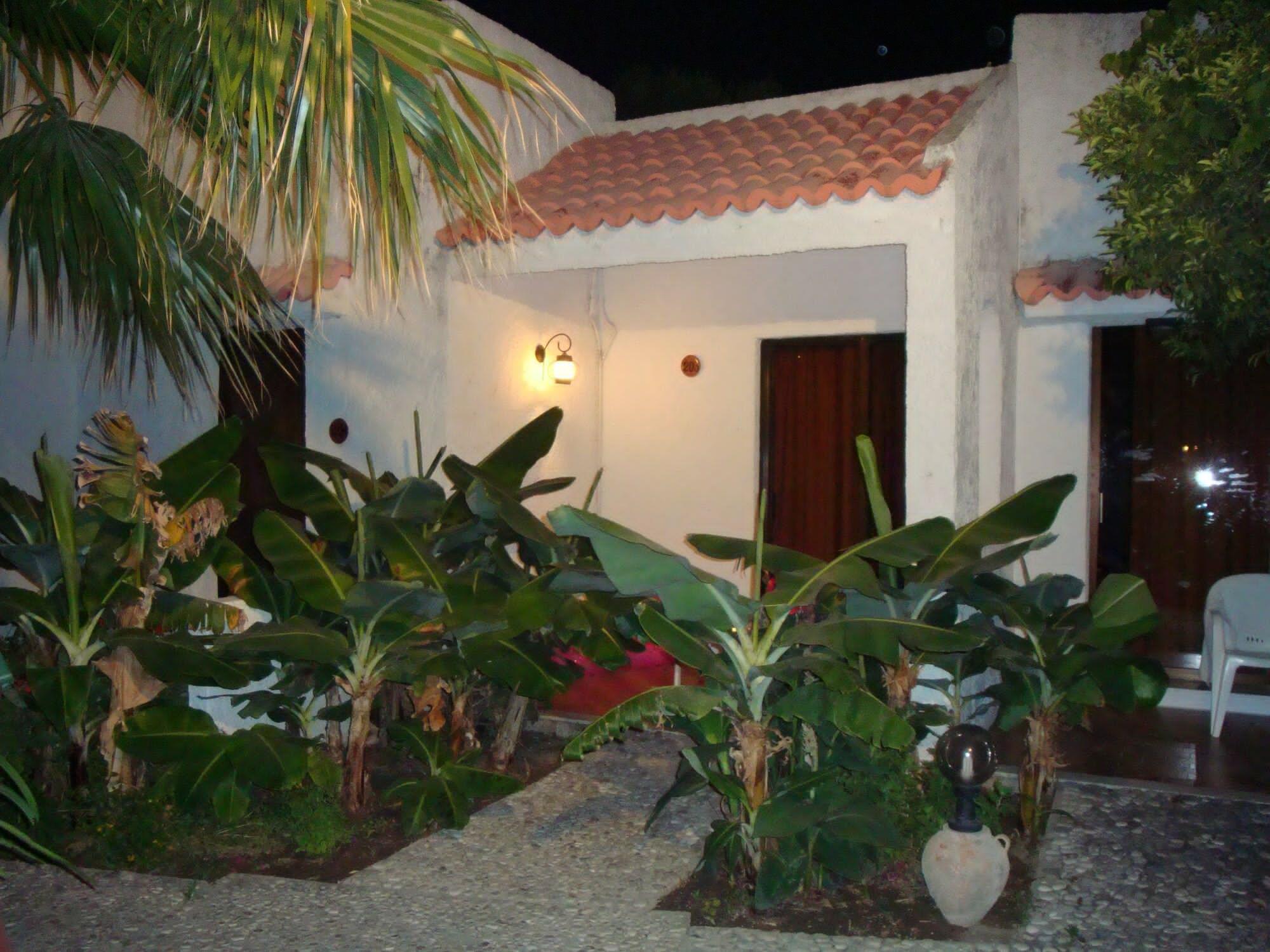 Oasis Hotel Bungalows Rhodes Afantou Bagian luar foto