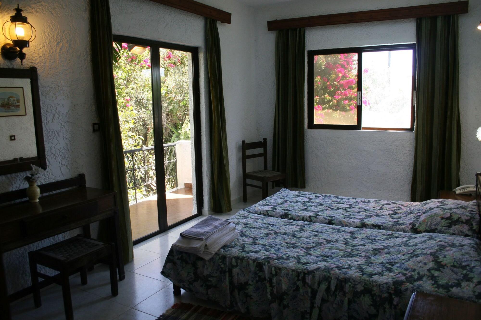 Oasis Hotel Bungalows Rhodes Afantou Bagian luar foto